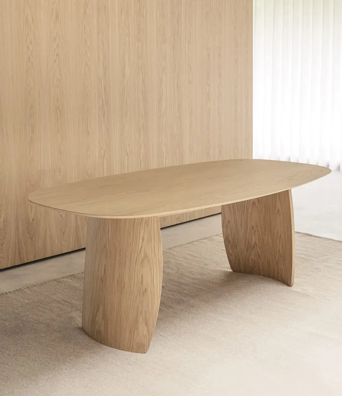 Mesa ovalada Petal de Stua 200 x 100 x 73 cm de roble