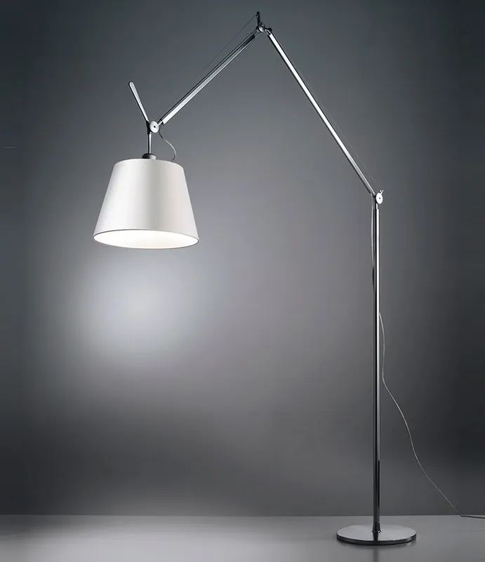 Lámpara de pie Tolomeo Mega de Artemide pantalla pergamino