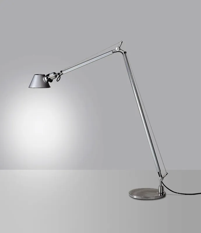 Lámpara de pie Tolomeo Artemide de aluminio gris o negro