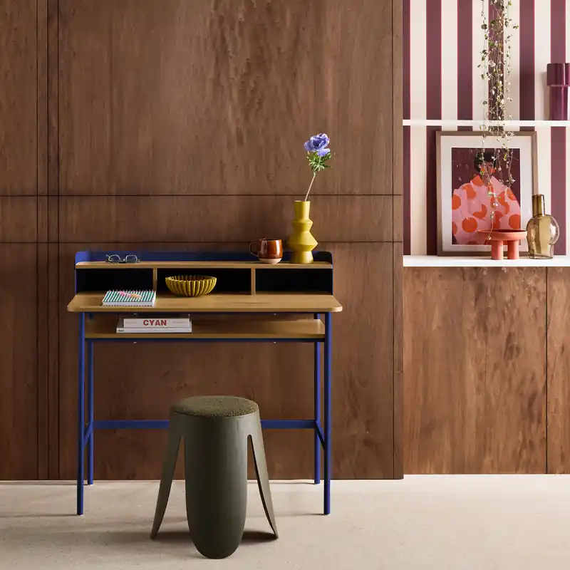 Escritorio de metal y decoración de madera con 3 nichos - Escritorios