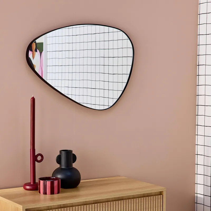 Espejo de metal negro con forma orgánica decorativo de pared - Espejos