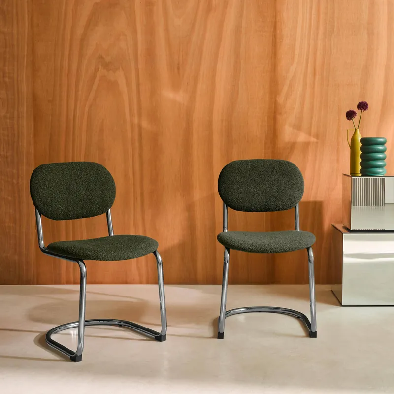 Silla cantilever redondeada de metal, borreguito texturizado y patas cromadas, set de 2 - Sillas de comedor