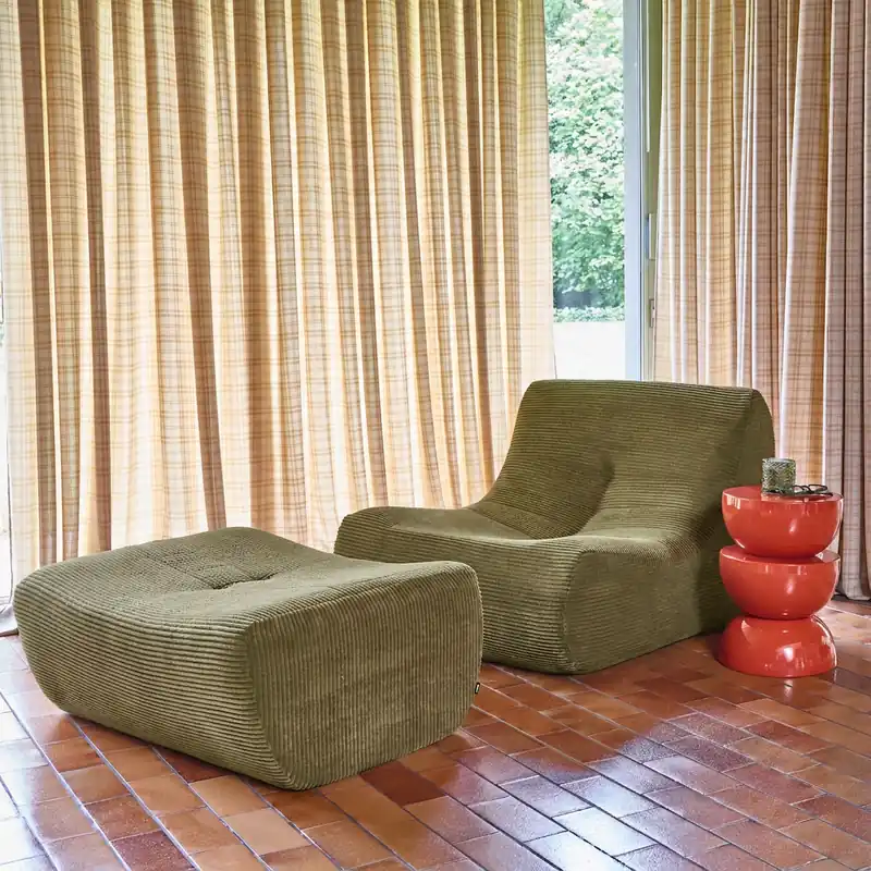 Sillón de terciopelo de pana fina con reposapiés - Sillones