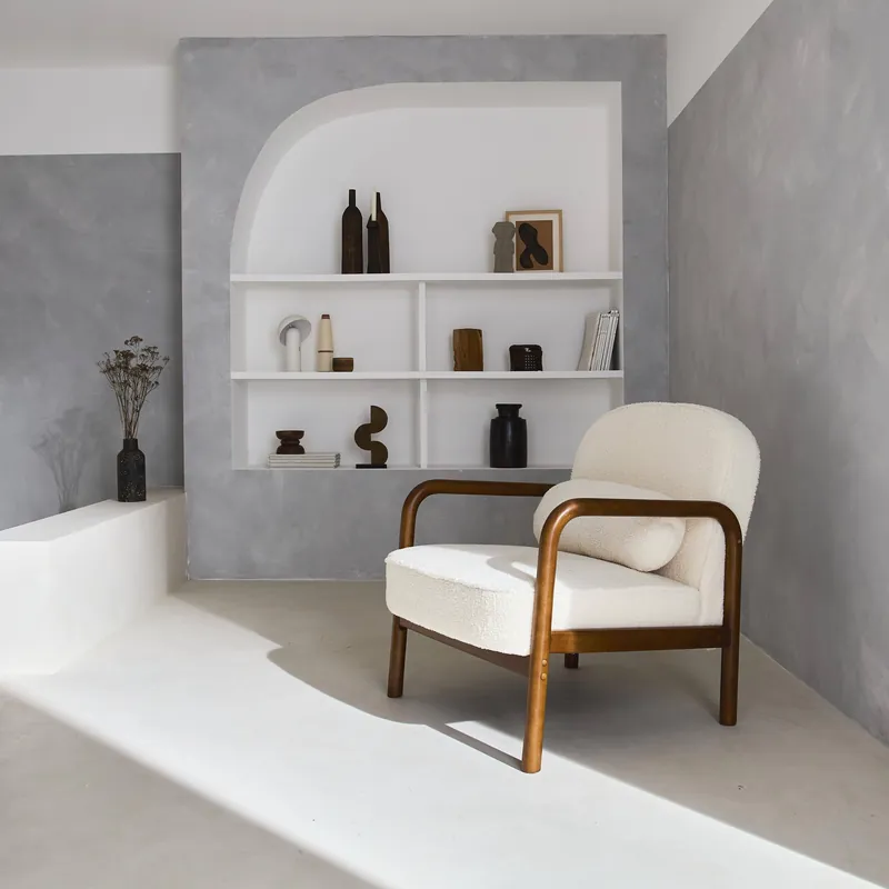 Sillón escandinavo de madera de hevea en tejido borreguito - Sillones
