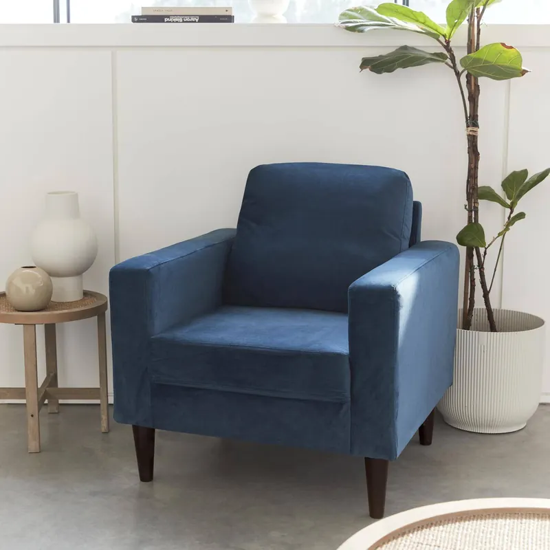Sillón vintage de terciopelo con patas de madera - Sillones
