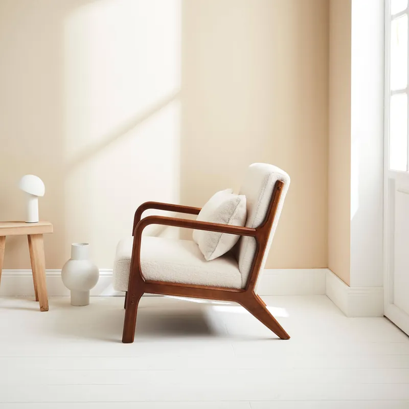 Sillón escandinavo de borreguito y madera de hevea - Sillones
