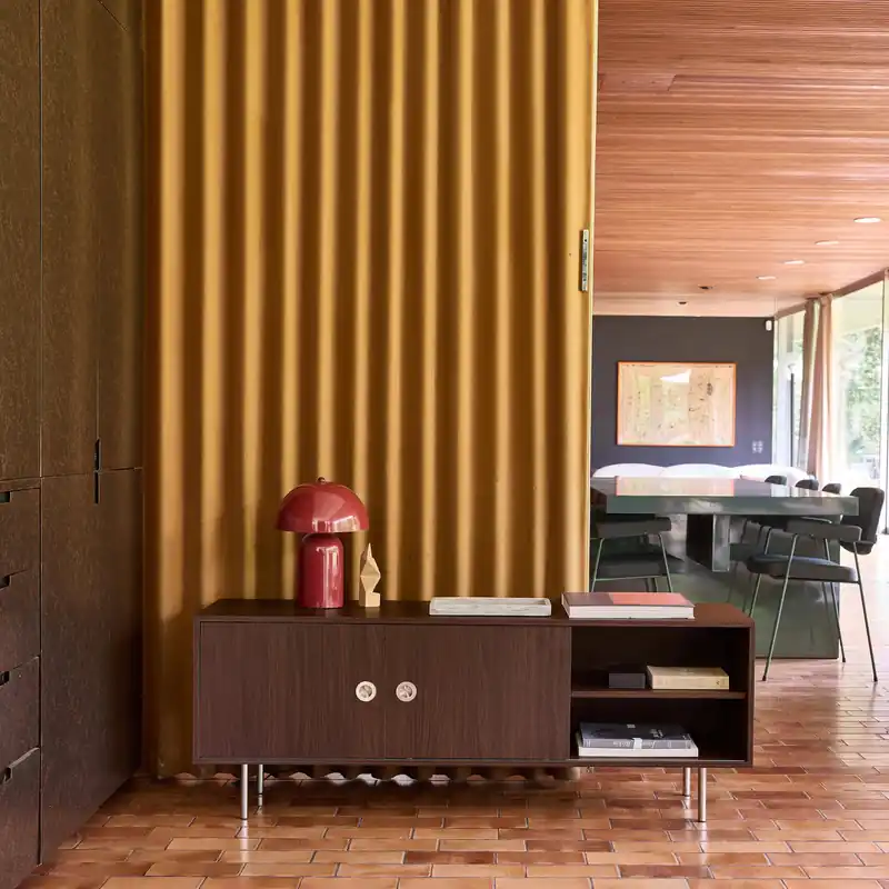 Mueble de TV vintage con decoración de madera y acero inoxidable, 2 puertas, 140cm - Muebles de TV