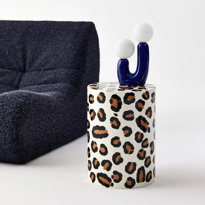 Mesa auxiliar, mesita de noche de acero esmaltado, diseño de leopardo - Mesas auxiliares
