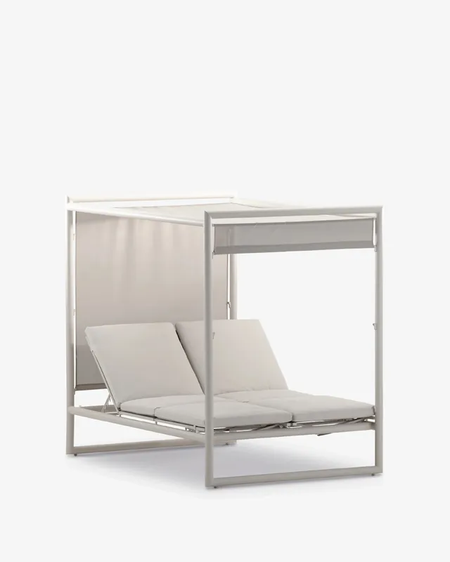 Cama Balinesa Nusa aluminio champagne cojines gris - Lounge terraza