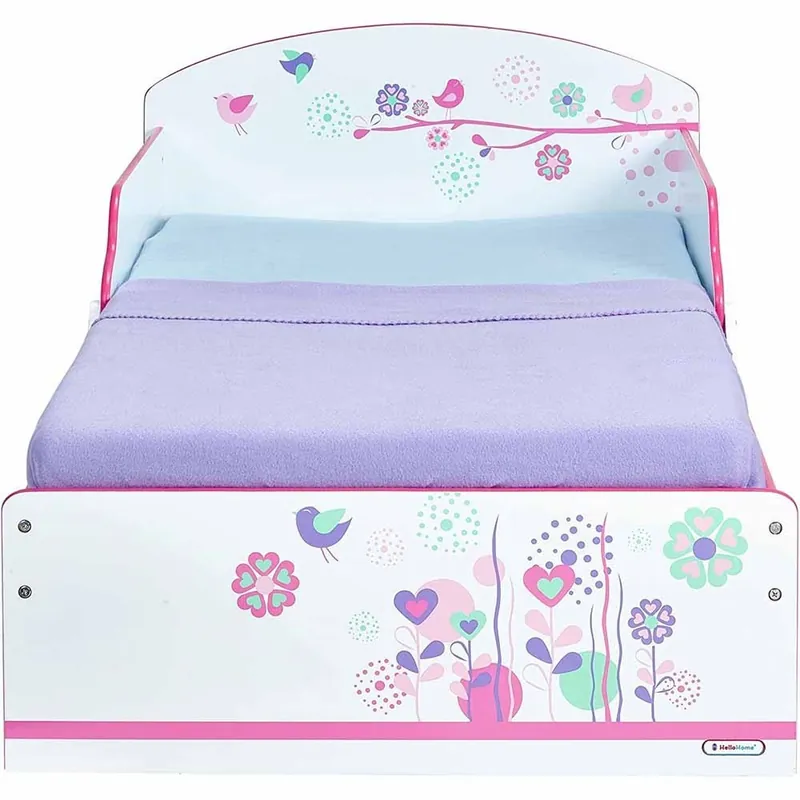 Cuna de madera para niñas que incluye una red y un colchón no muy vistoso y resistente - zona de dormir