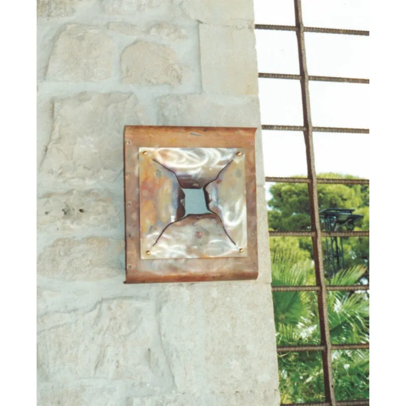 Aplique de pared pequeño de color ámbar en cobre esmerilado y envejecido con bombilla E27. - Iluminacion