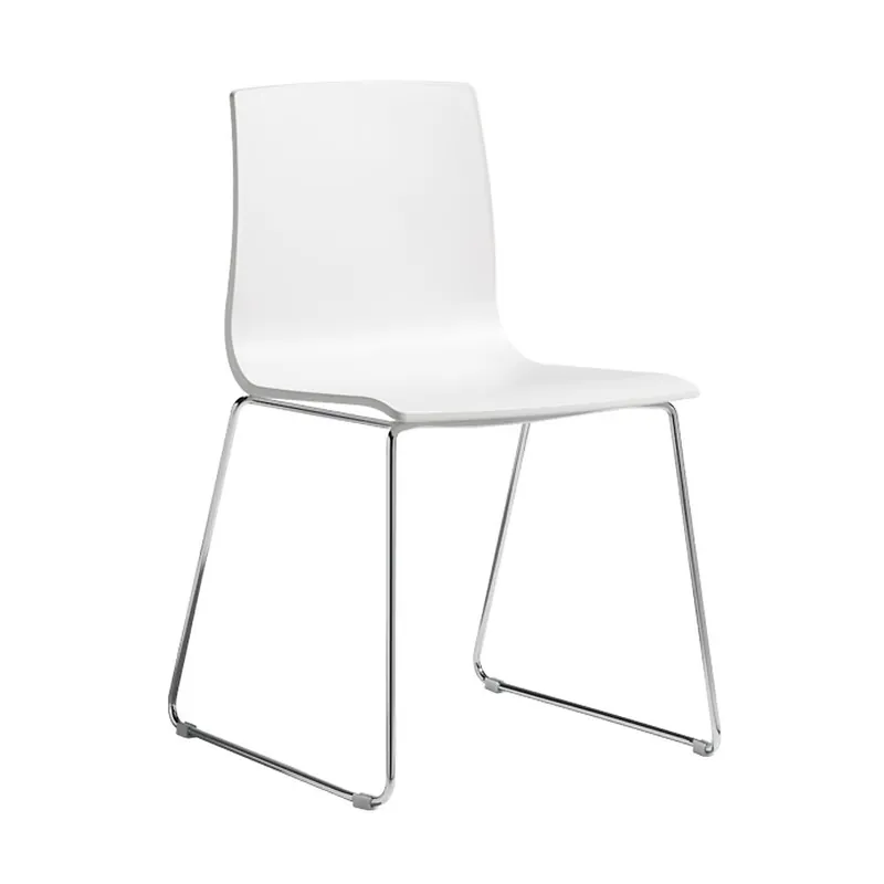 Silla Alice Scab Design con estructura de trineo cromada y asiento de tecnopolímero. - Mueble de jardin