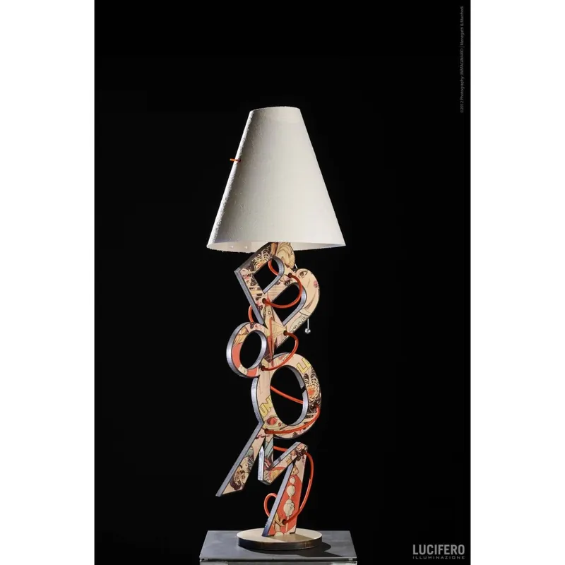 Lámpara de mesa BOOM de Lucifero Illuminazione fabricada en madera de abedul cortada con láser - Iluminacion