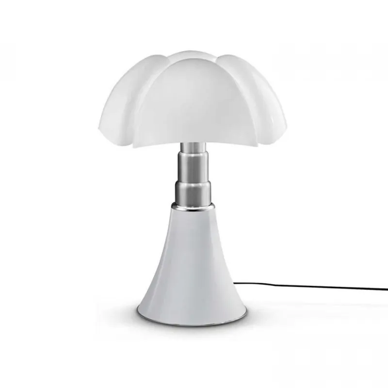 Martinelli Luce Pipistrello medium la lámpara de mesa de alto diseño diseñada por Gae Aulenti - Iluminacion