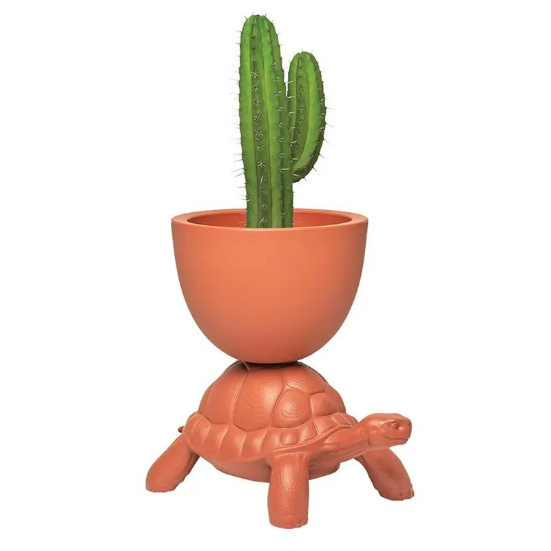 Qeeboo Turtle Carry Planter Maceta de polietileno disponible en varios colores - Objetos y accesorios