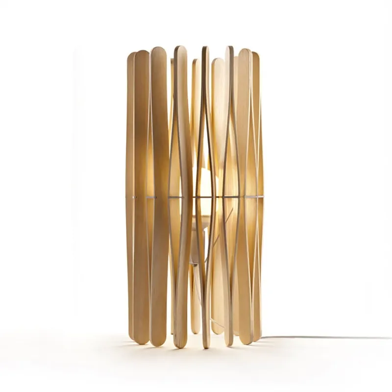 Lámpara de sobremesa Stick de Fabbian realizada con difusor de madera de Ayous - Iluminacion