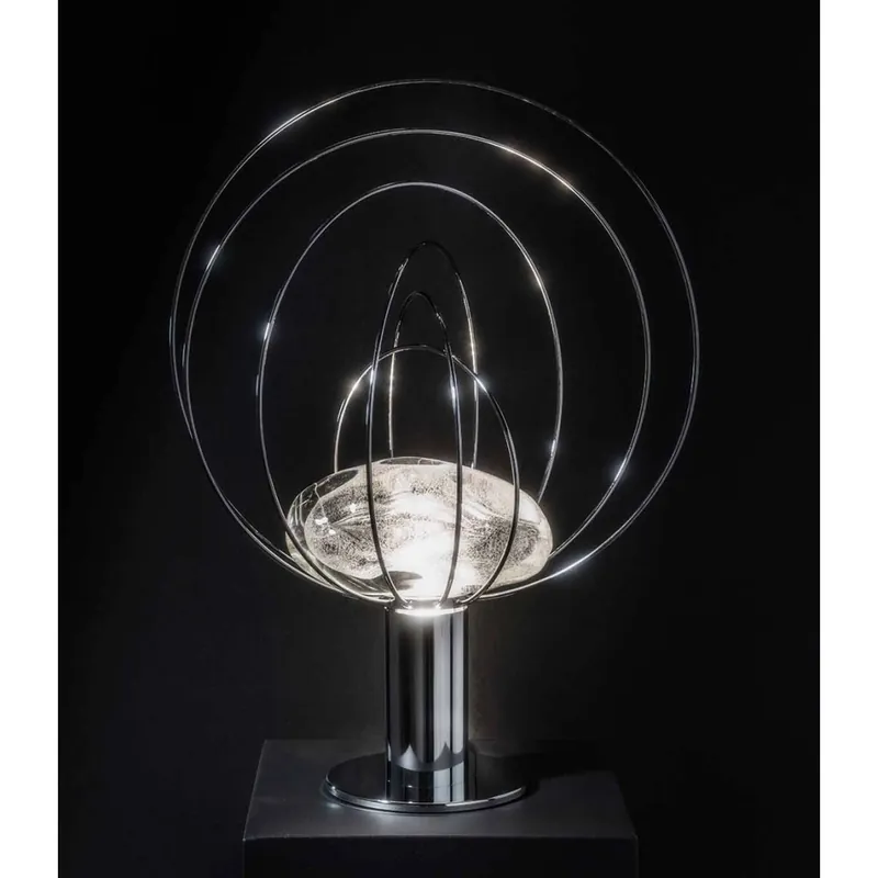 Lámpara de mesa Barnaba de Esperia realizada con estructura de latón en dos acabados - Iluminacion