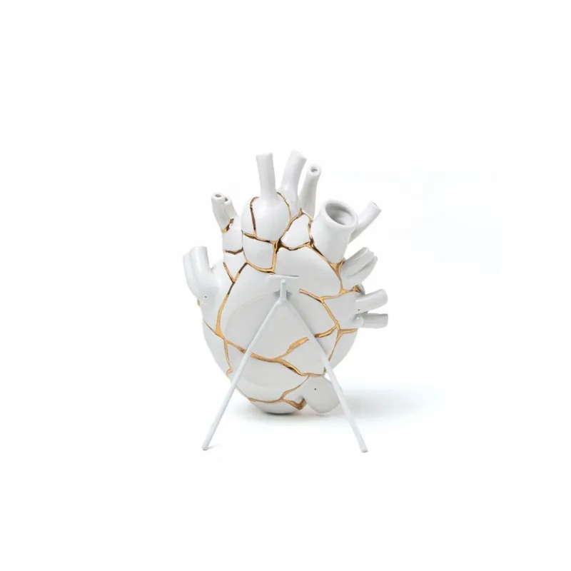 Florero Seletti Kintsugi en forma de corazón diseñado por Marcantonio - Objetos y accesorios
