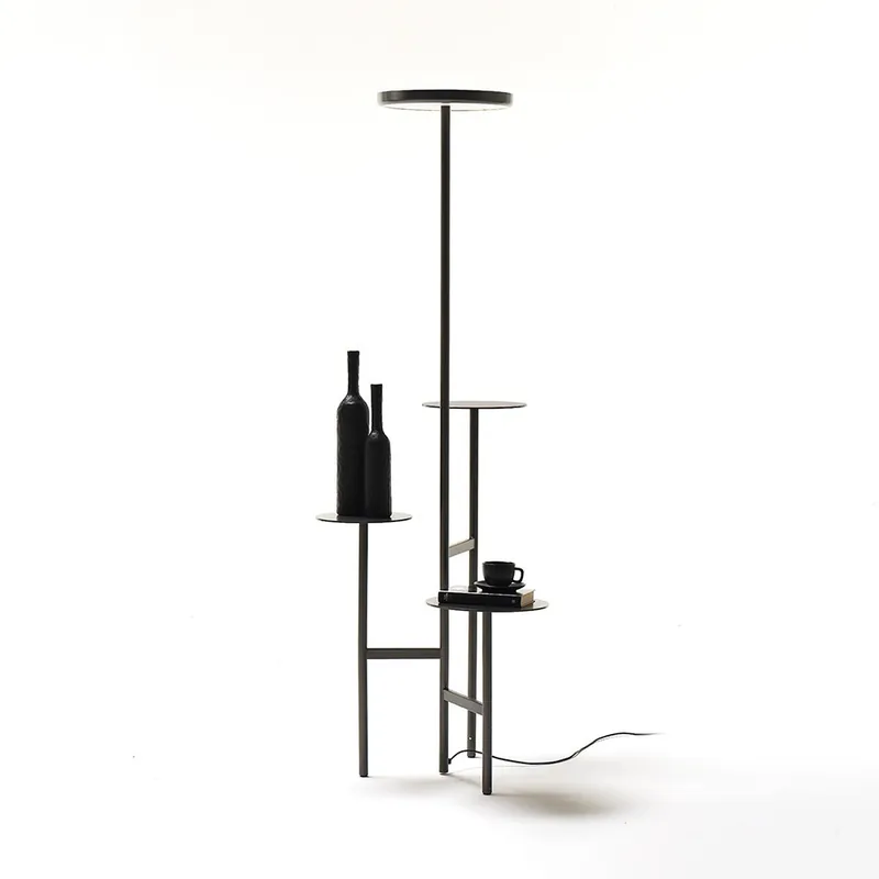 Lámpara de pie Mogg Ikebana Lamp diseñada por Uto Balmoral con tres superficies de apoyo - Iluminacion