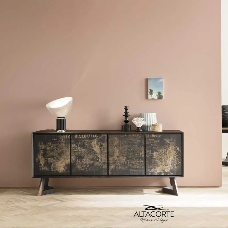 Aparador Nook de Altacorte fabricado en madera de nogal con 4 puertas grabadas con láser - Vintage