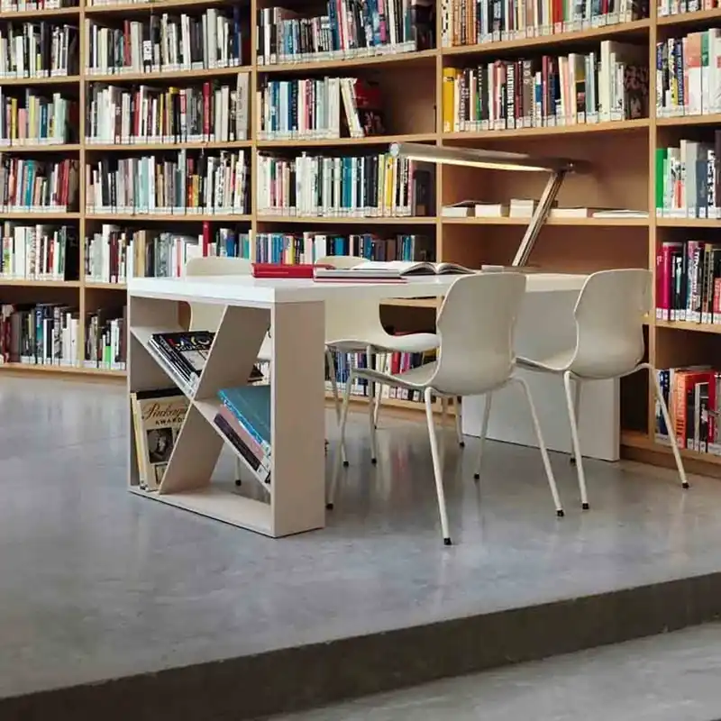Silla Casamania Stereo con estructura de metal y carcasa de polipropileno - Mueble de jardin