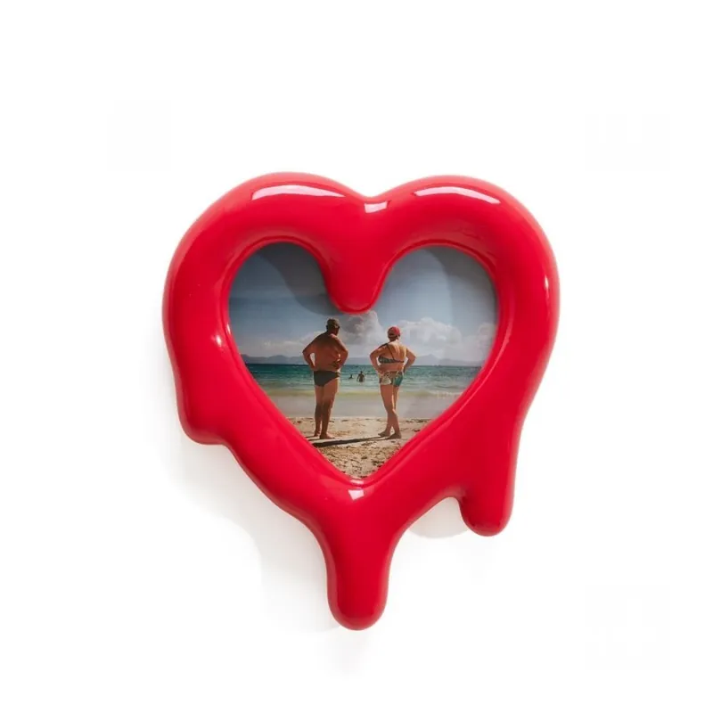 Portafotos Seletti Melted Heart en forma de corazón suelto disponible en dos acabados - Objetos y accesorios