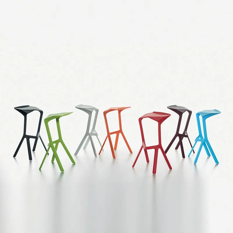 Taburetes Plank Miura en polipropileno del diseñador Konstantin Grcic - Sala de estar