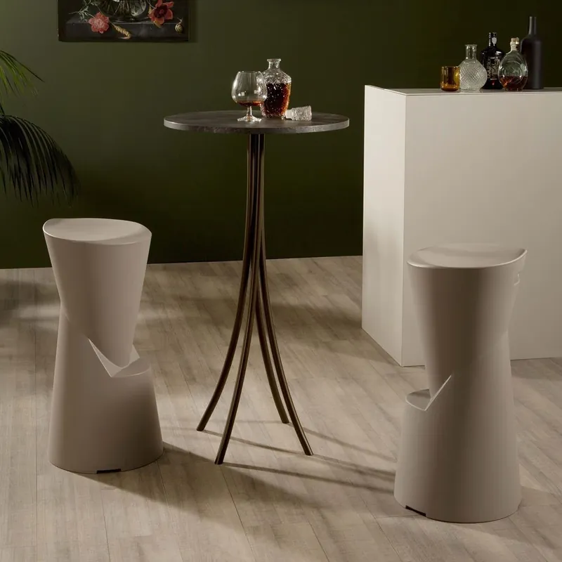 Taburete Tonin Casa Batik de polietileno en dos acabados - Sala de estar