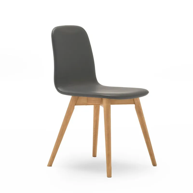 Silla Yuma con estructura de fresno y asiento de cuero ecológico - Sala de estar