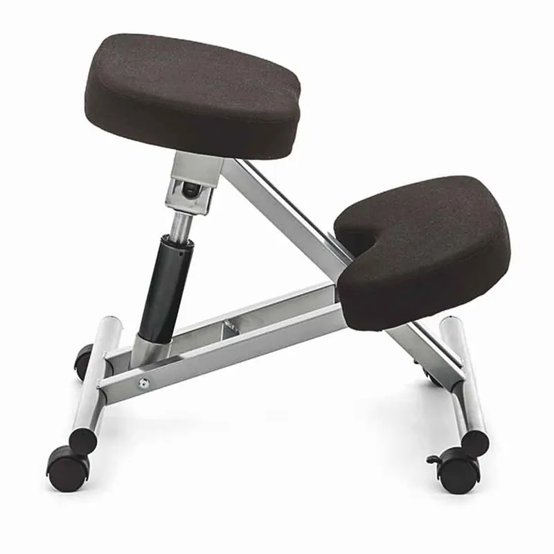 Taburete ergonómico Oregon de OresteLuchetta con estructura de aluminio y tapizado en tela negra - Sala de estar