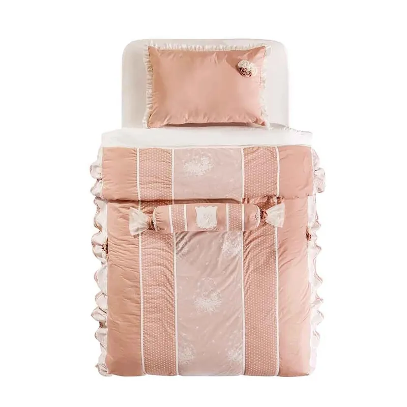 Colcha Cilek Dream Collection con funda de almohada y cojín cilíndrico decorativo - zona de dormir