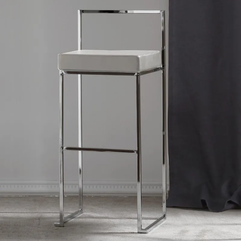 Taburete Prisma de metal cromado 65/80 cm – La Seggiola - Sala de estar