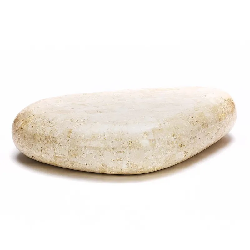 Mesa de centro Stones Sasso con estructura de contrachapado marino recubierto de piedra fósil - Sala de estar