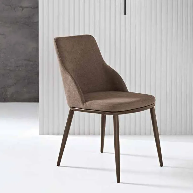 Silla Tallin tapizada con estructura de metal - Capodarte