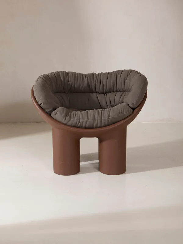 Butaca Roly Poly de Faye Toogood marrón - Driade