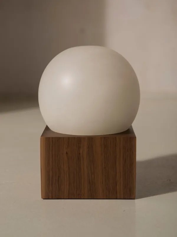 Lámpara de mesa Auguristo con base de madera - Simone & Marcel