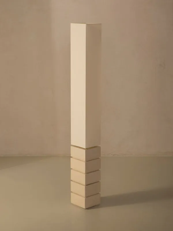 Lámpara de pie Tower color ecru reactif - Maison Sarah Lavoine