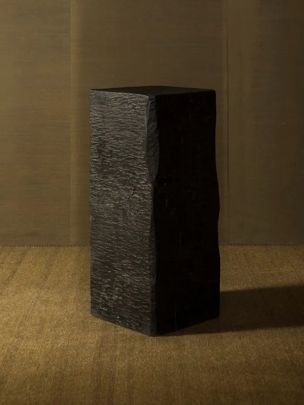 Peana Kuro 40x40x100cm - Govan Furniture
