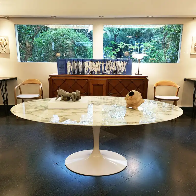 Mesa Tulip oval de Eero Saarinen - Mesas de comedor