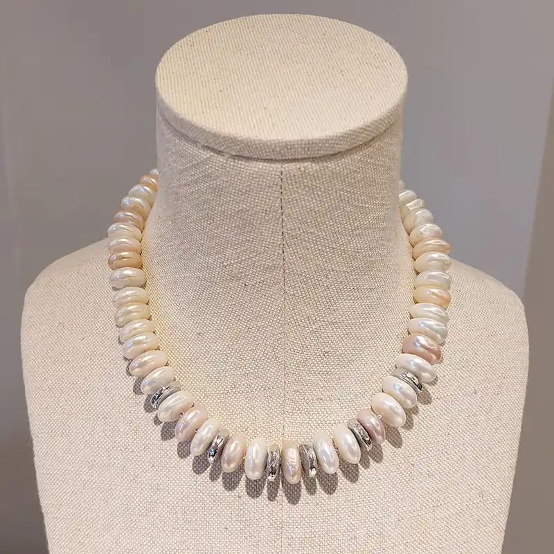 Ana Arambarri. Collar de perlas