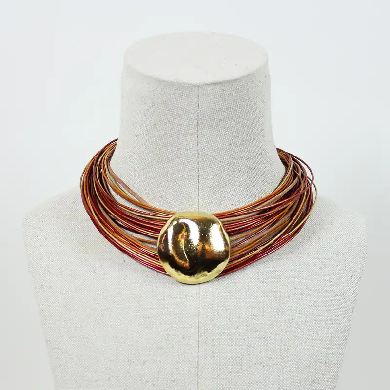 Ana Arambarri. Collar de plata