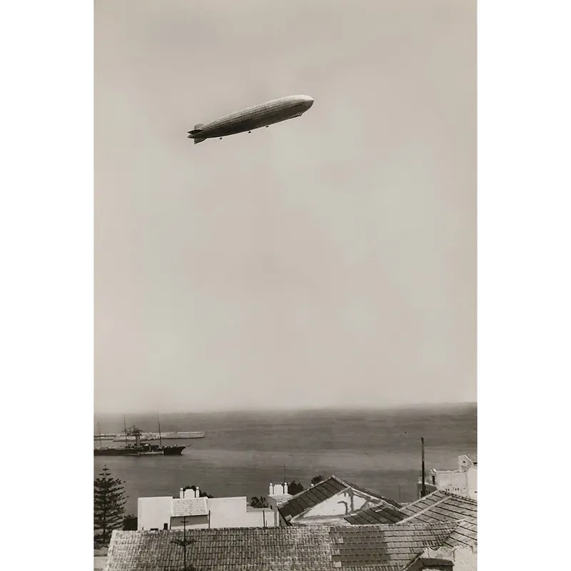 Bartolomé Ros. Dirigible sobre la ciudad de Ceuta, 1929.