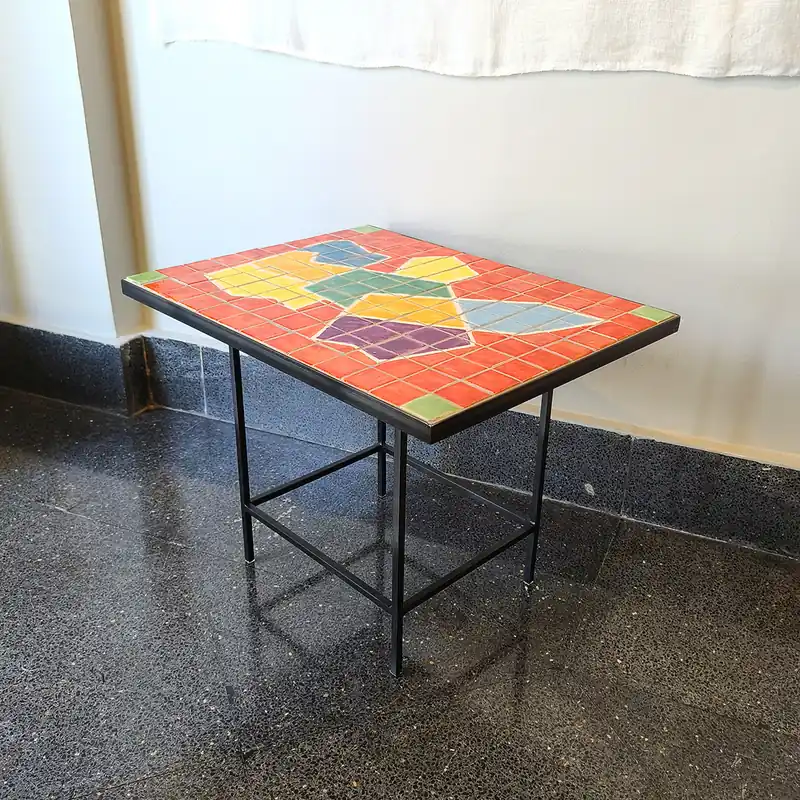 Alfredo Alcain. Mesa de cerámica esmaltada