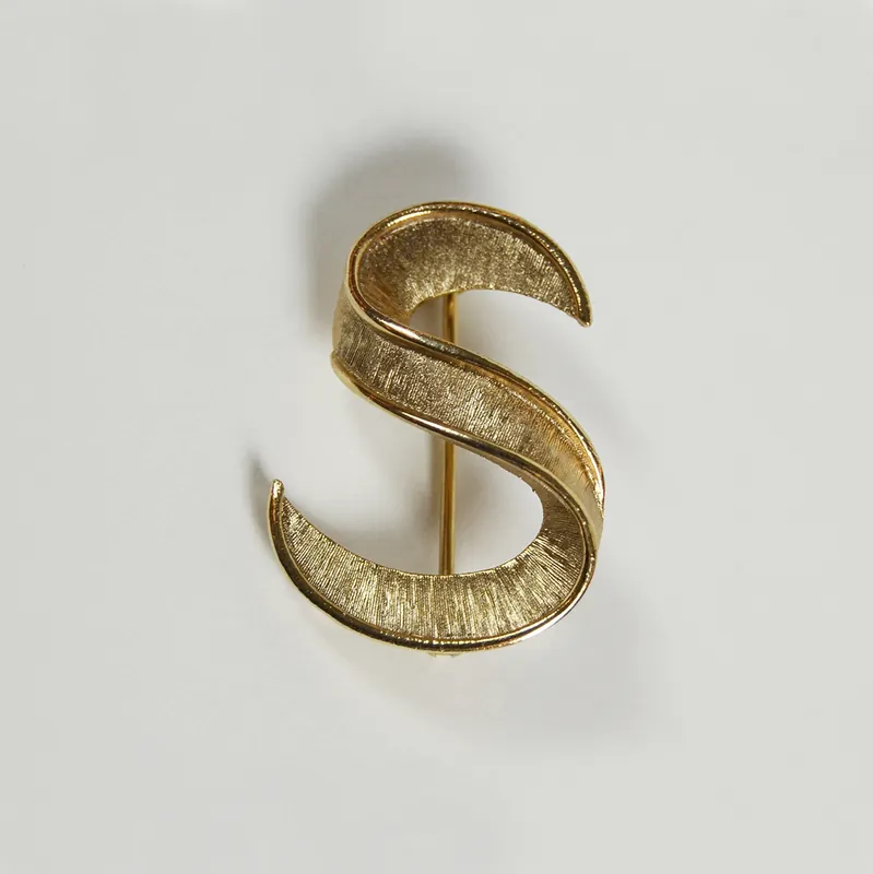 Broche Trifari «S» - Objetos
