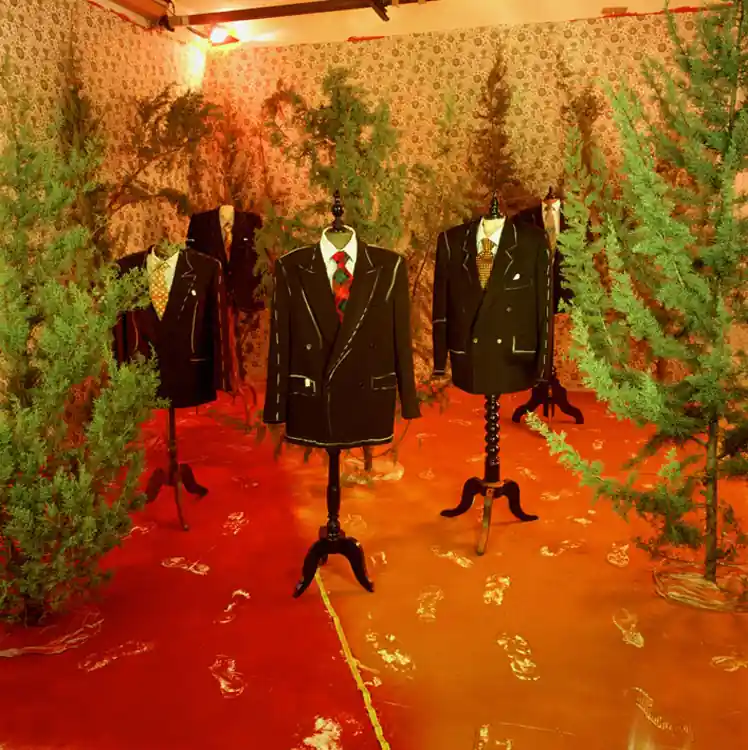 Trajes a medida. Rosa Muñoz,1996. - Artistas varios