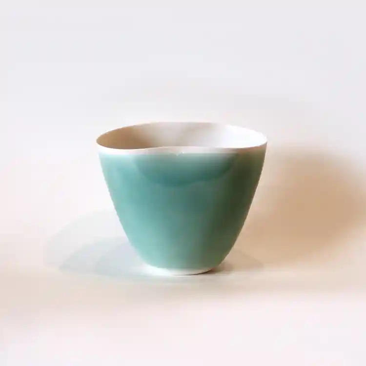 Vaso de porcelana esmaltada. Marta Dávila