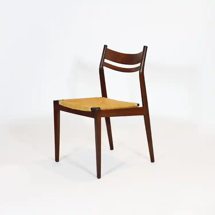 Conjunto de seis sillas de teca y enea, hacia 1960