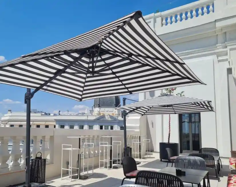 Parasol Flexo Mástil Negro + Base Ruedas Ezpeleta